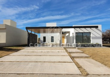 BARRIO PRIVADO LAS CAÑITAS CASA DE DISEÑO 3 DORM